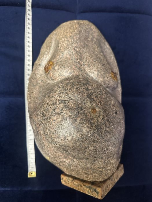 Rzezba kamien plus bursztyn