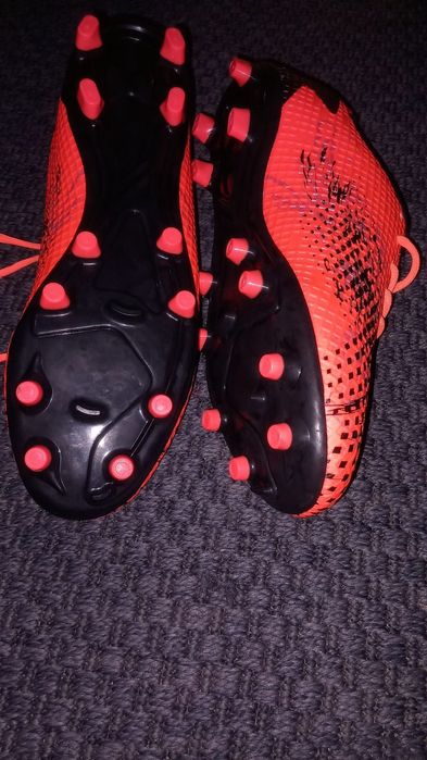 Chuteiras. Tamanho é 44