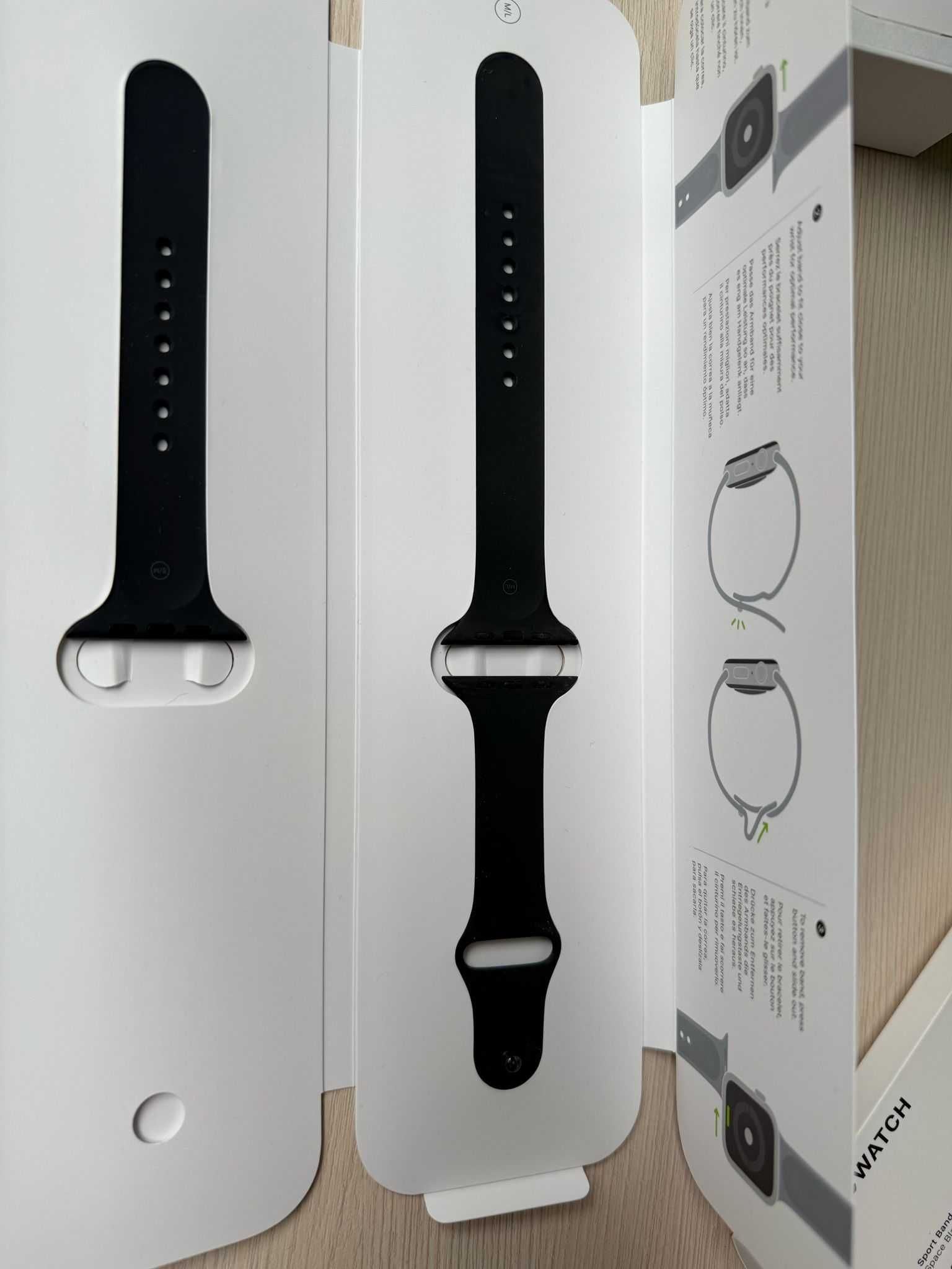 Apple Watch Series 4 Space Gray 44mm Black Sport Band