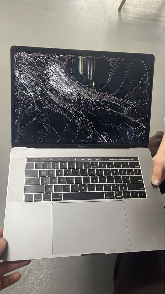 Macbook Pro 2018 i7 2.2 256ssd 16 ОЗУ touch bar на запчастини