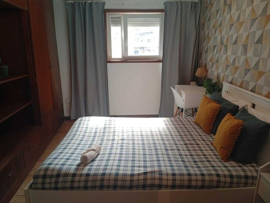 Quarto ao pé do metro, Trindade, Porto
