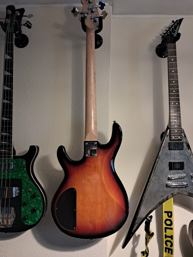 Baixo elétrico Vintage V96