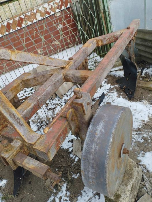 Плуг трохкорпусний 3-30 та культиватор до трактора МТЗ чи ЮМЗ