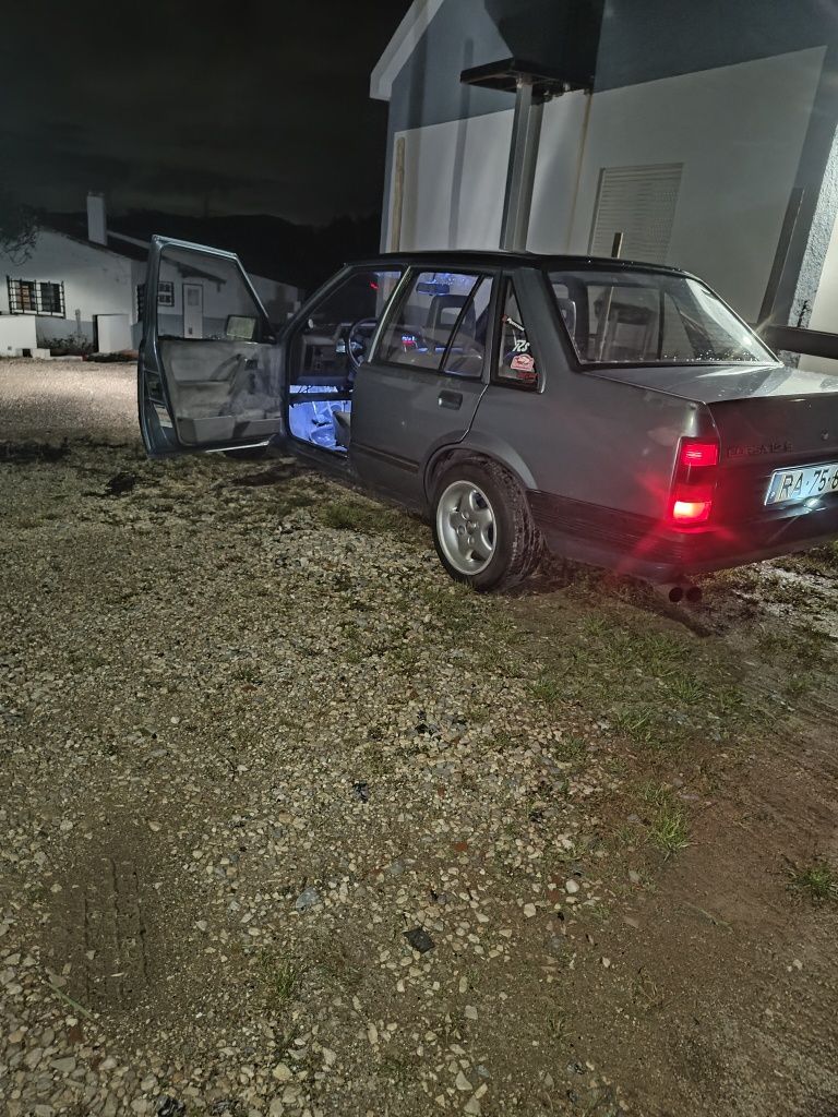 Corsa 1.2 tr clássico com bastantes extras