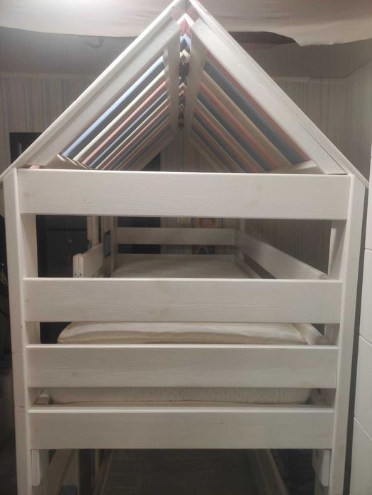 Кроватка детская двухъярусная,деревянная ,Б/у