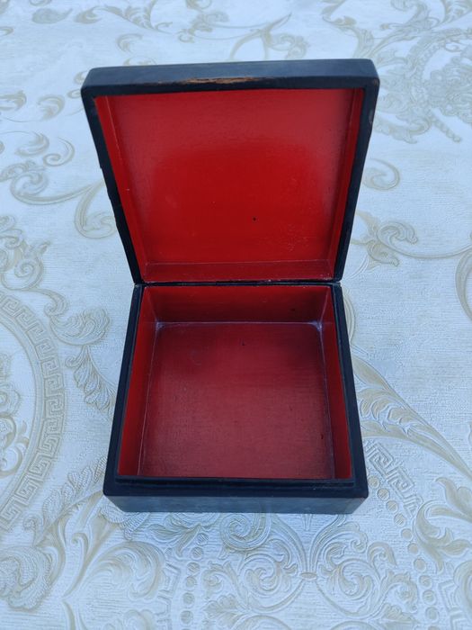 Скринька для прикрас. Агітлак.Федоскіно.худ.Сибарова