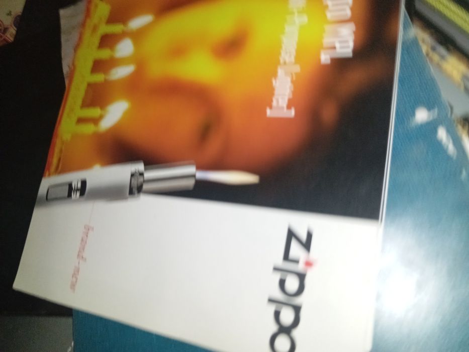 Lote de revistas da Zippo e Parker