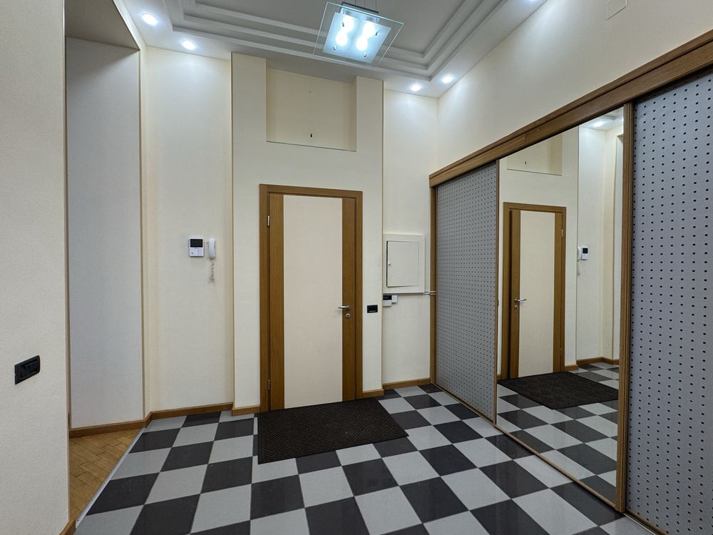 Продаю 4 комн. квартиру 140м2 ул.Сумская, 122 с автоном.отоплением