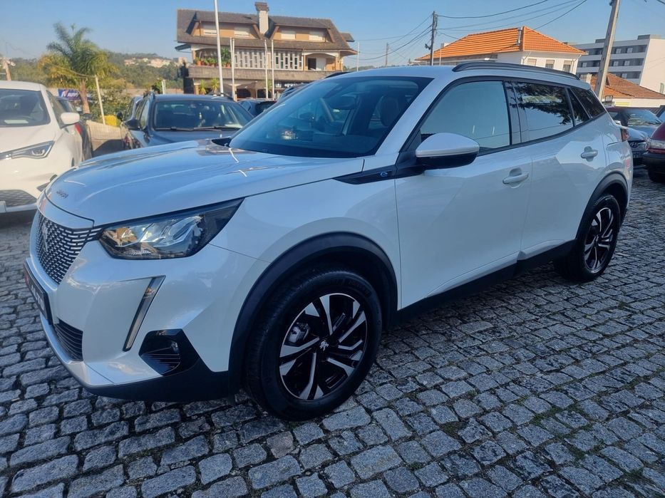 Peugeot e-2008 50 kWh Allure Pack