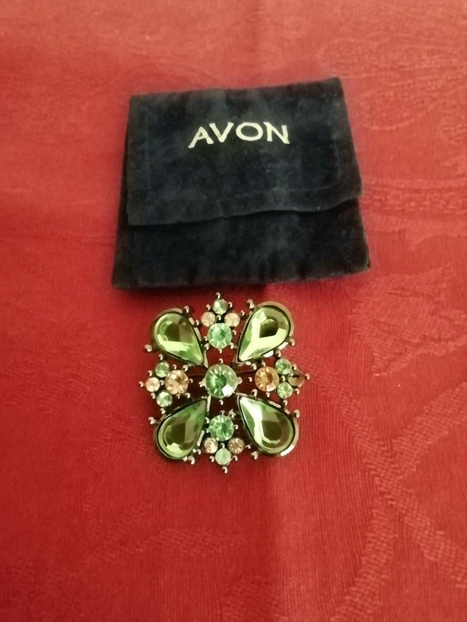 Pregadeira Avon nova