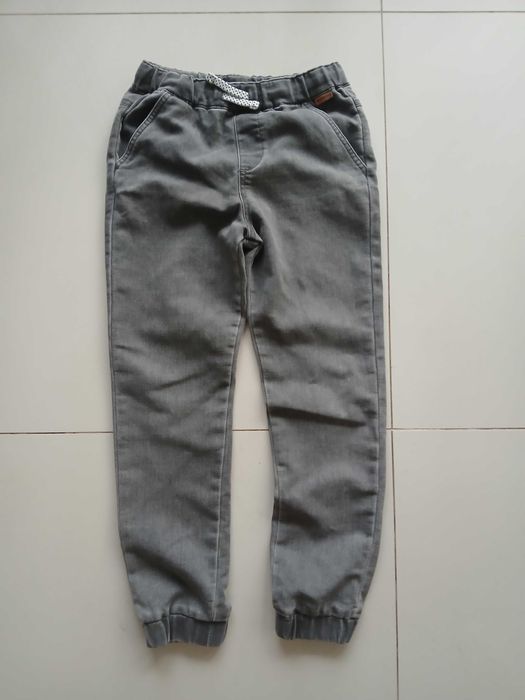 SINSAY joggery spodnie 140 chłopięce jeansy materiałowe