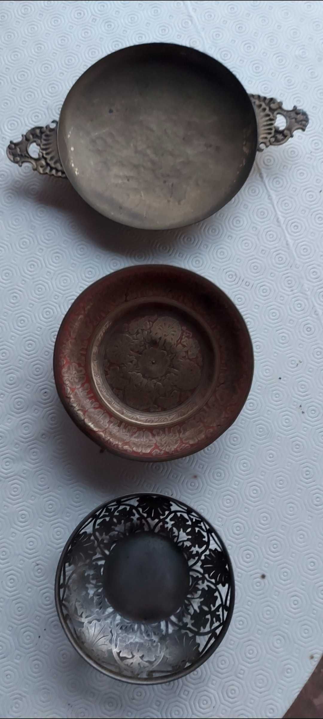 Peças antigas de estanho e metal