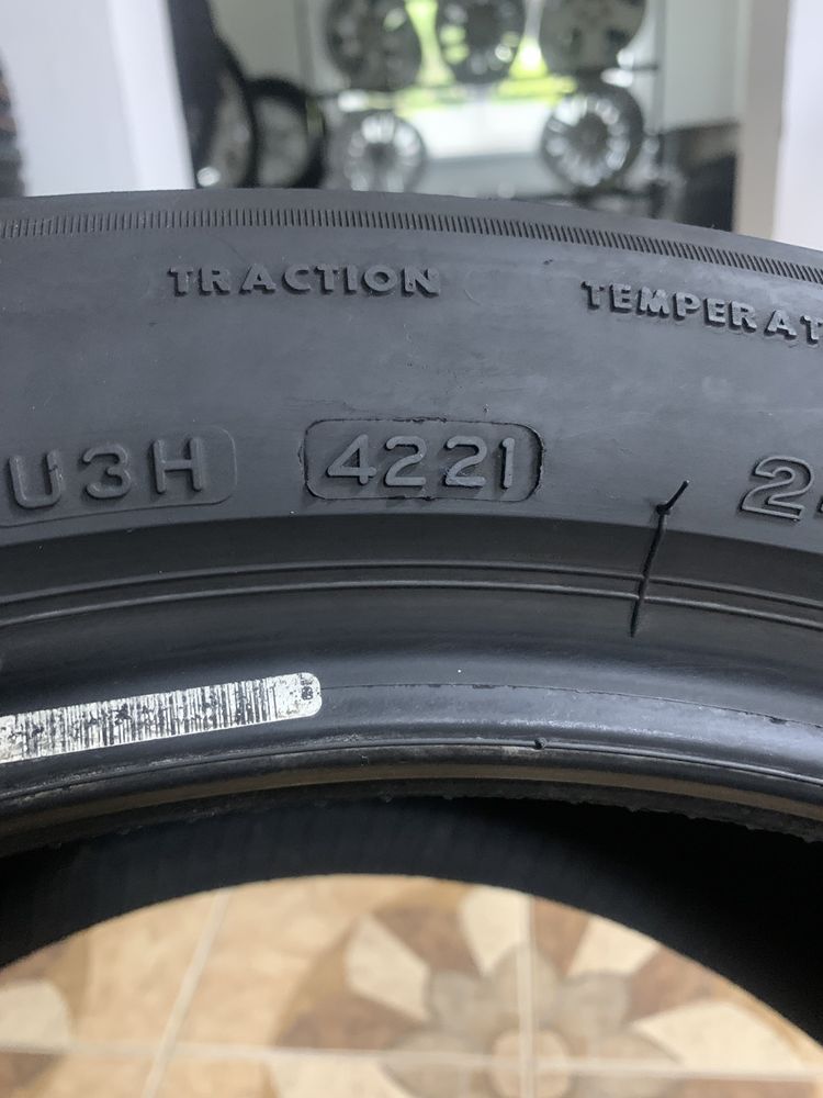 Пара літніх шин 245/45/18 100Y Bridgestone TURANZA T005