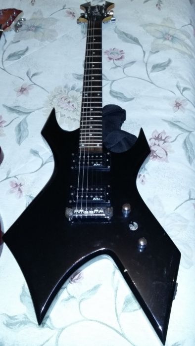 Guitarra BcRich Warlock