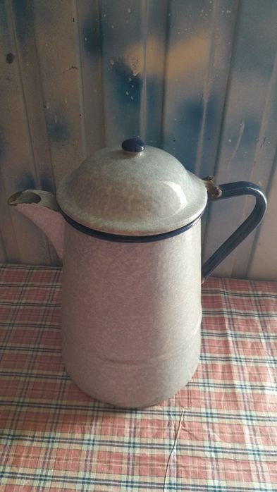 Cafeteira antiga em esmalte