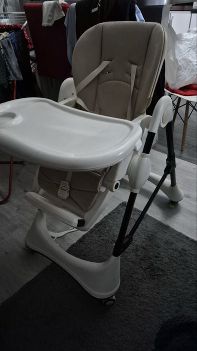Стілець для годування