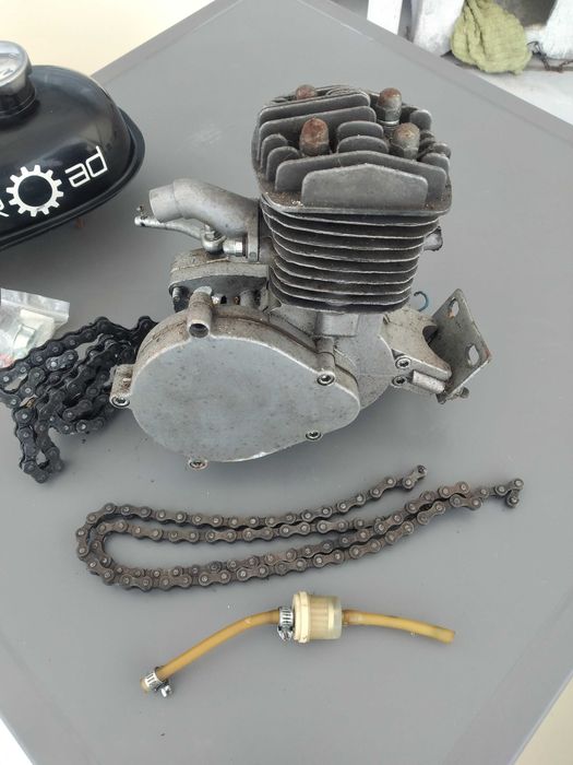 Motor gasolina e depósito para bicicleta