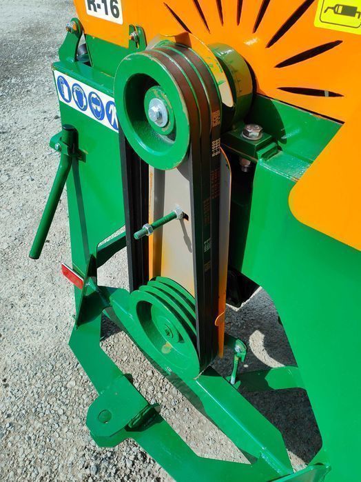 Rębak do gałęzi SELMAR R-16 rozdrabniacz z posuwem-do ciągnika na WOM
