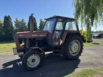 Ursus 912/902 odpala z papierami