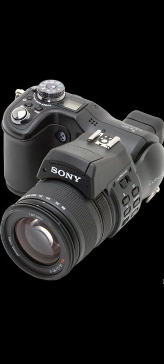 SONY DSC-F828, Carl Zeiss Т (об'єктив: 2:2,8/28-200), стан нової.