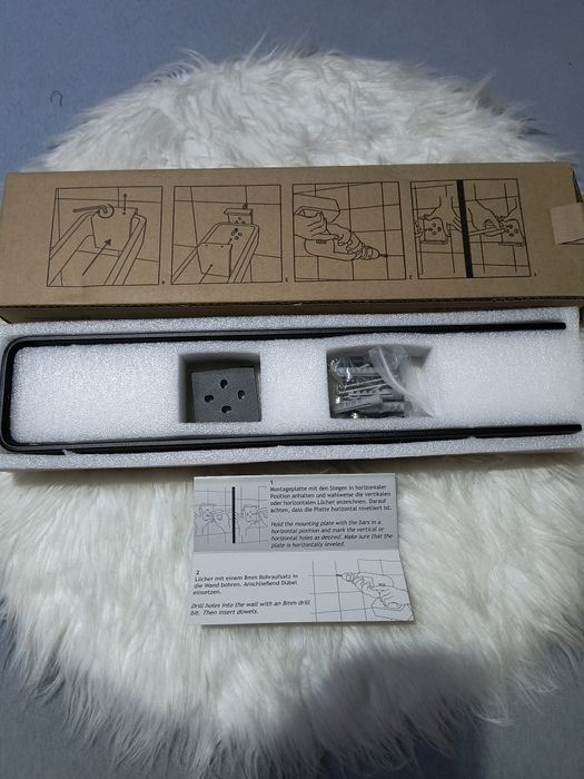 Nowy uchwyt ścienny / wieszak z zestawem montażowym – 42x8x5 cm