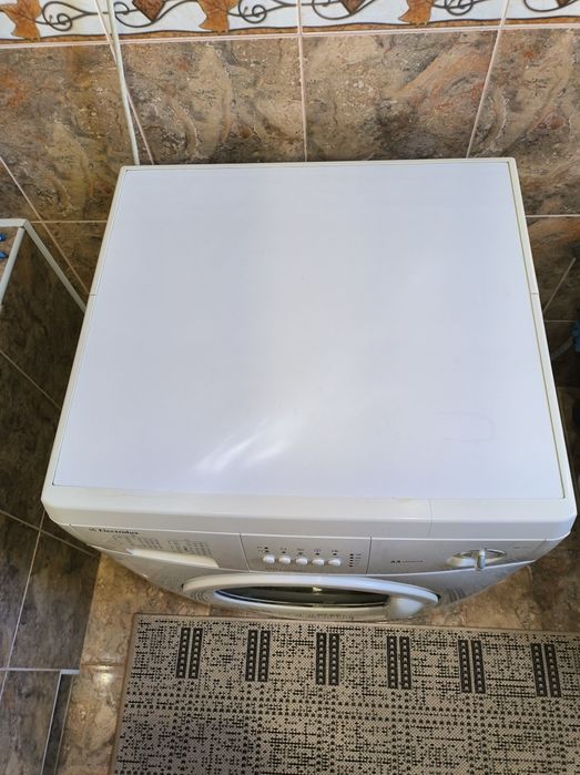 Пральна машина в хорошому стані