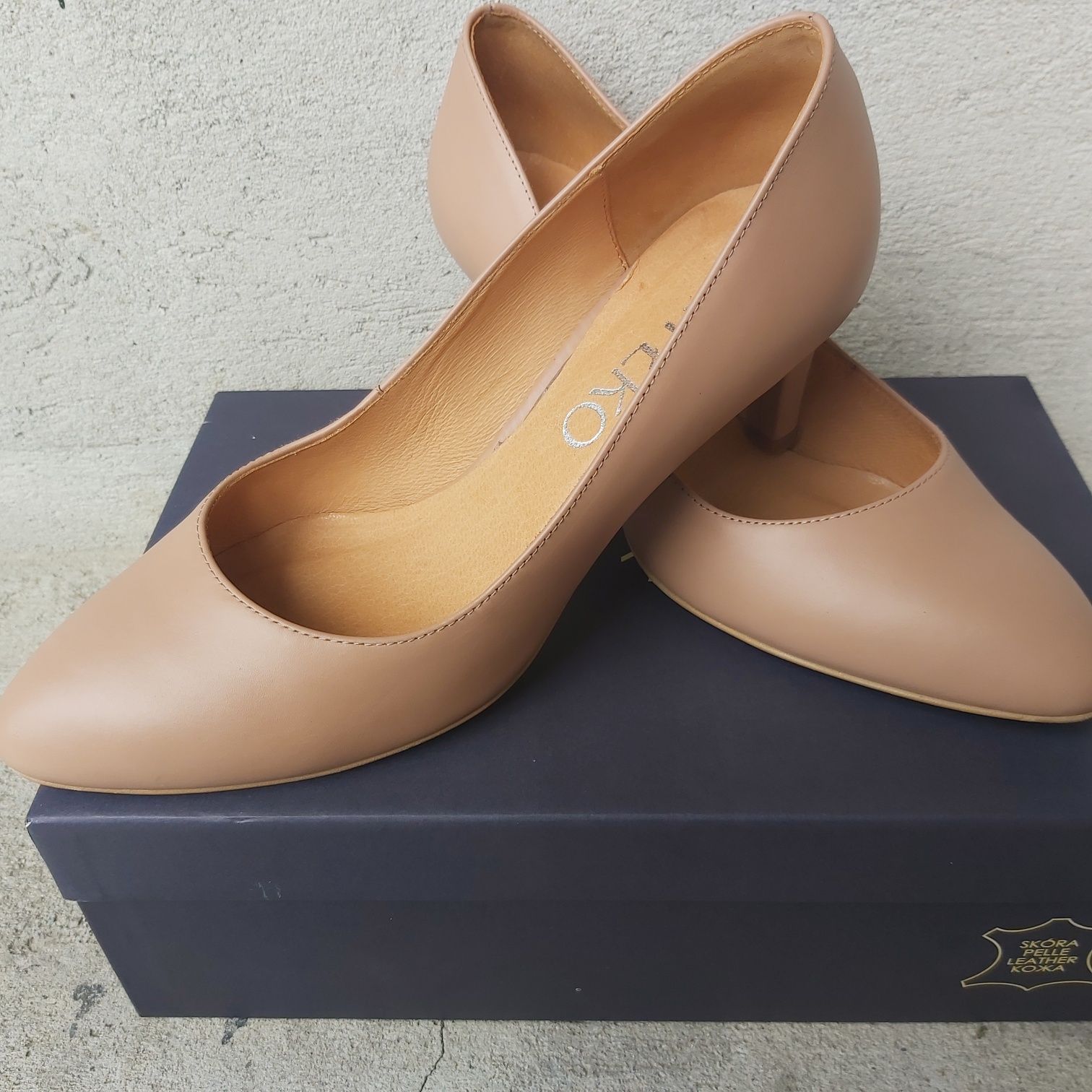 Buty Ryłko skórzane nowe na obcasie