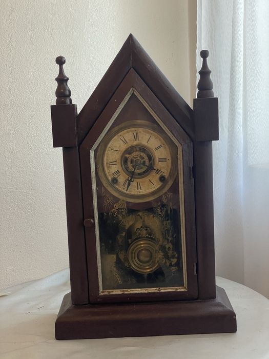 Relógio antigo de pêndulo em madeira – estilo vintage / colecionador