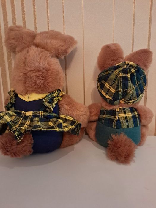 Продам мягкие игрушки зайчики.