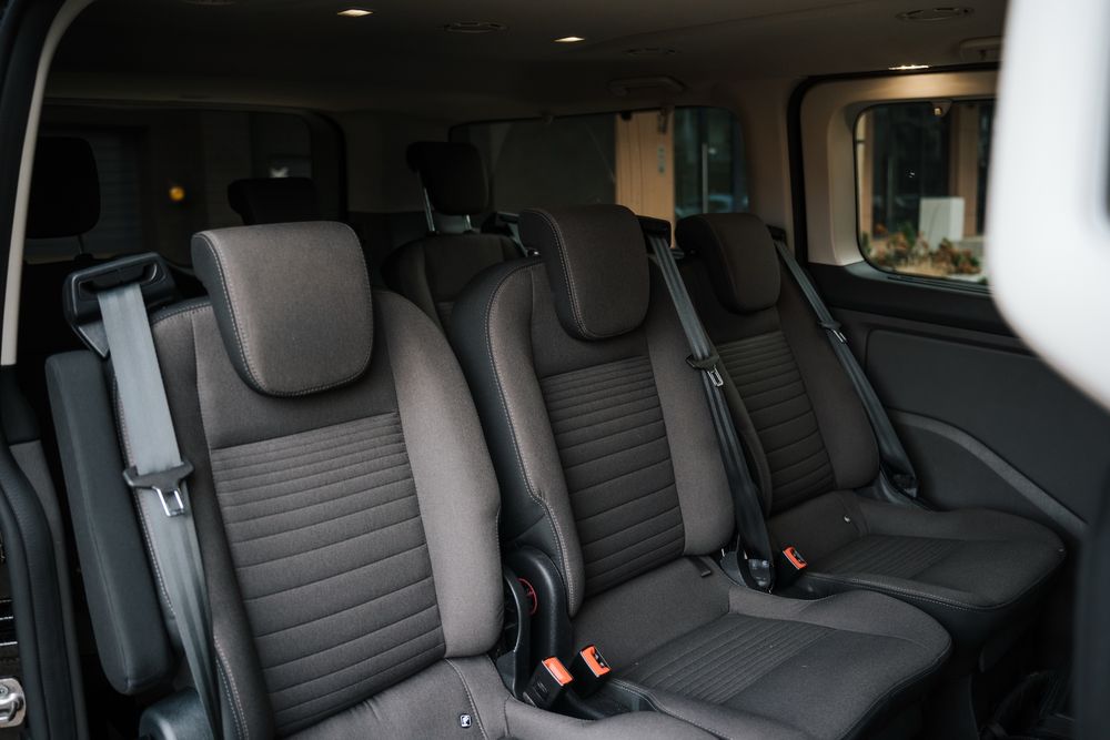 Transport na lotnisko, przewóz osób - busy 8 i 9-osobowe