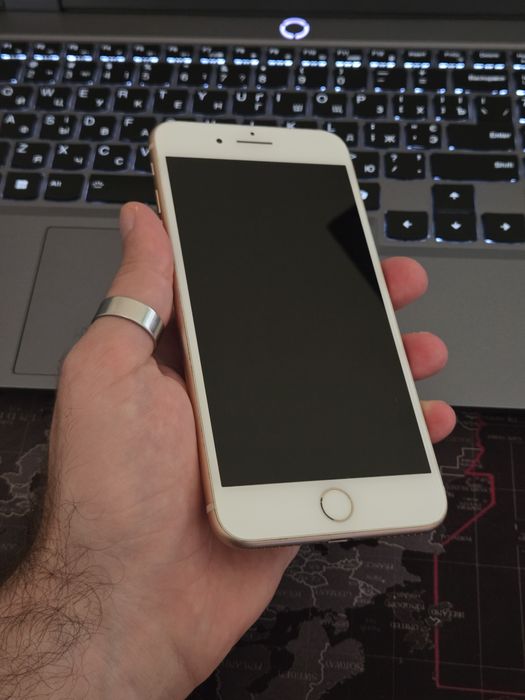 Вживаний iPhone 8+ 64gb Gold