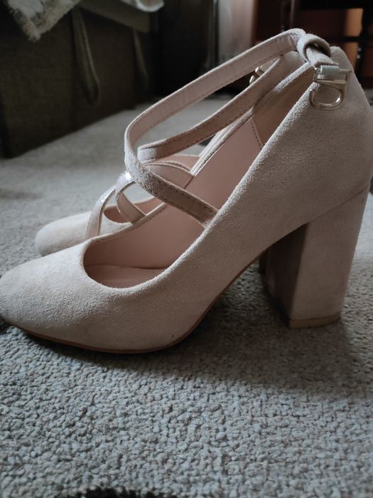 Продам дешево взуття