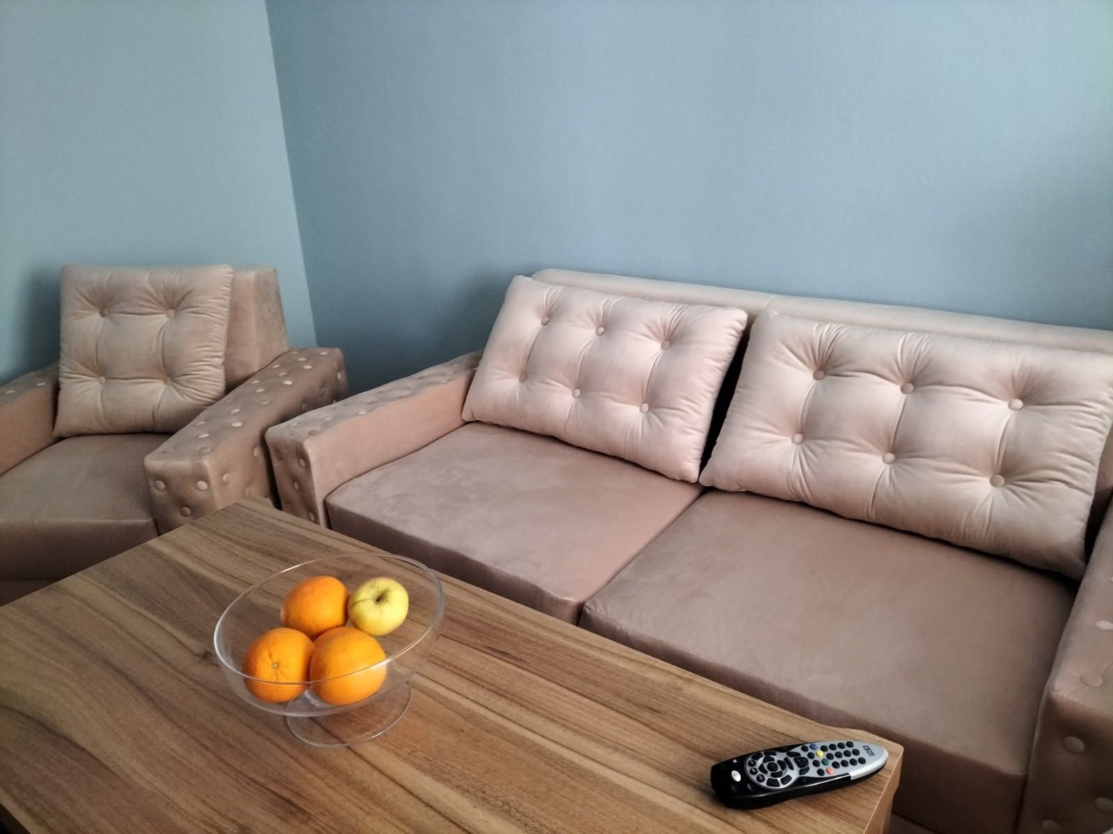 Sprzedam komplet wypoczynkowy sofa i 2 fotele