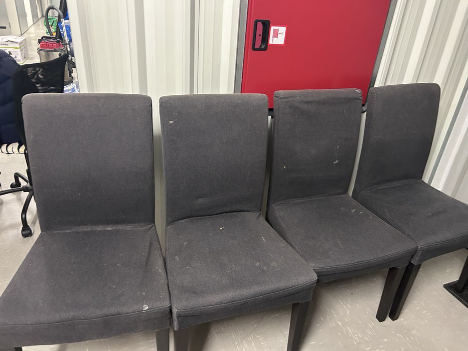 Mesa e 4 cadeiras de jantar