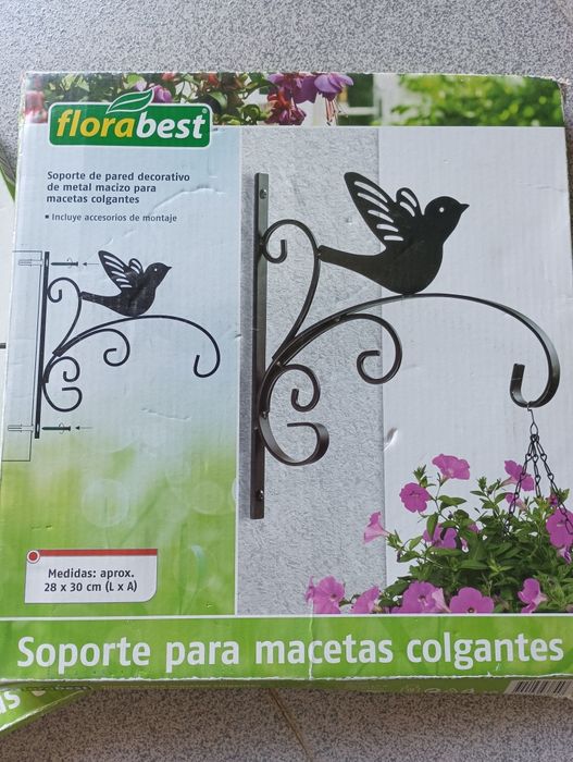 Suporte de metal decorativo. Dois Novos.