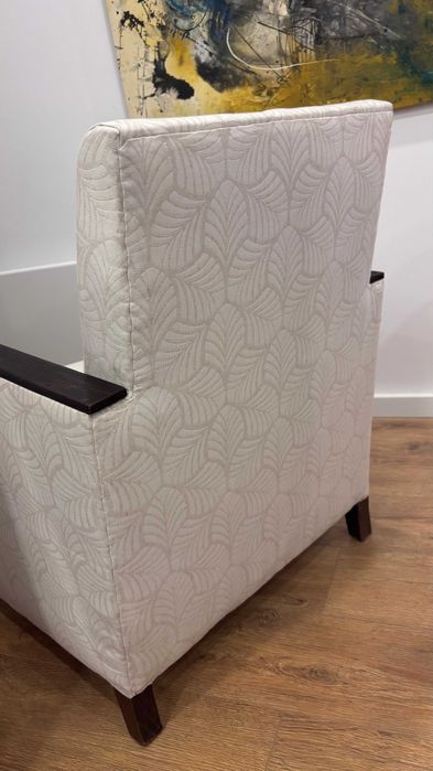 Cadeirão / poltrona antigo em tecido para quarto ou sala