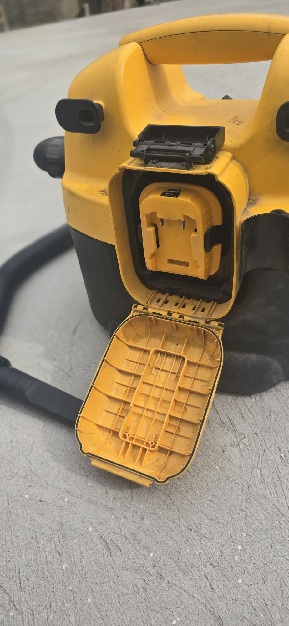 Акумуляторний пилосос Dewalt