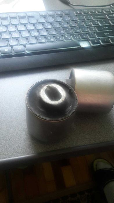 А 2033331014 Mercedes W203 сайлентблок переднього верхнього важеля