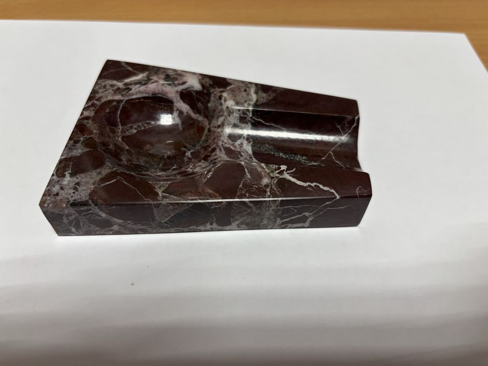 Пепельница из натурального мрамора