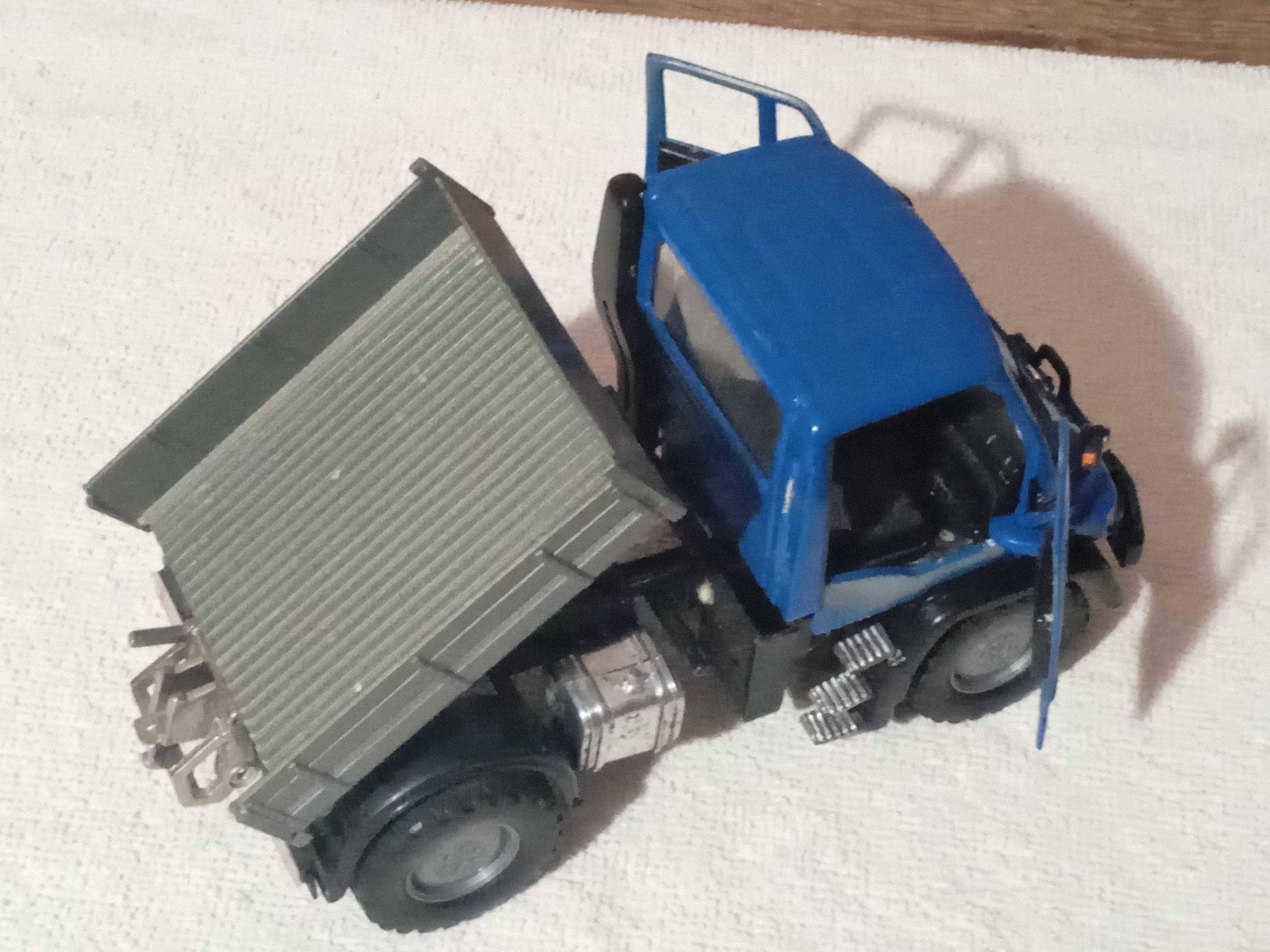 model Mercedes Unimog