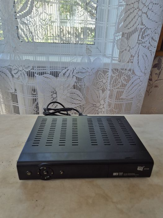 Продам тюнер для спутнікого телебачення в комплекті.