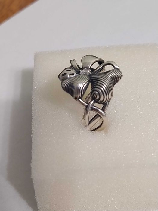 Оригінальний срібний набір "Квітка" -  сережки + каблучка