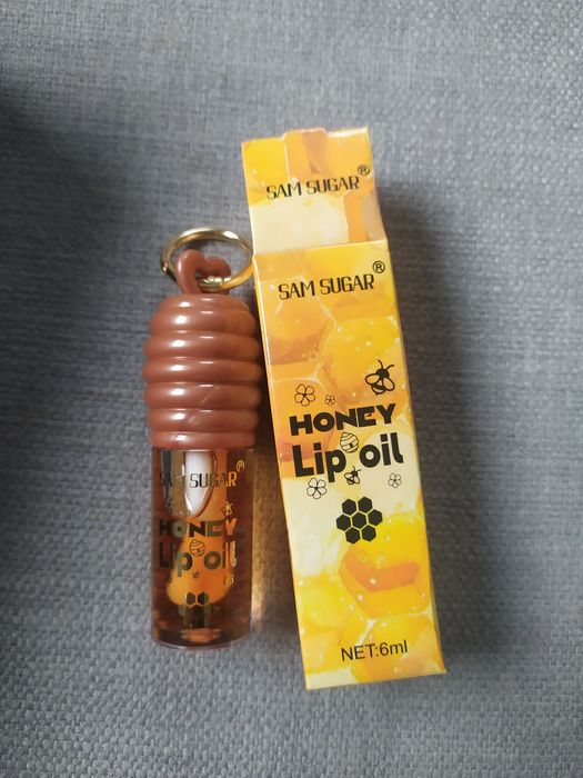 Nowy błyszczyk do ust Honey Lip Oil
