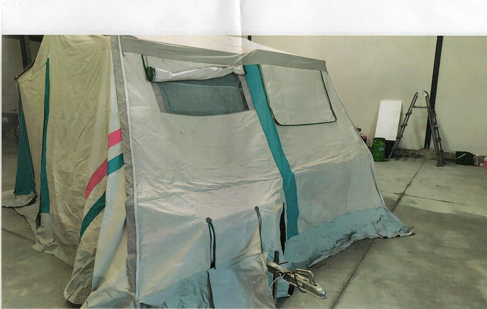 ATRELADO TENDA em bom estado.