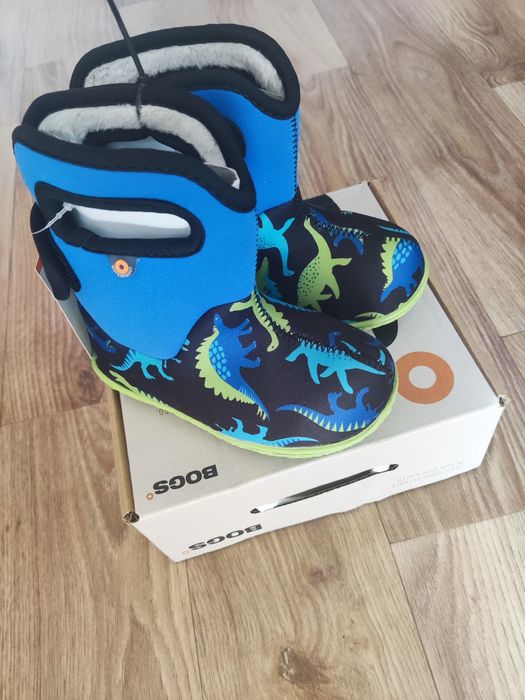 Продам нові демісезонне взуття для діток.