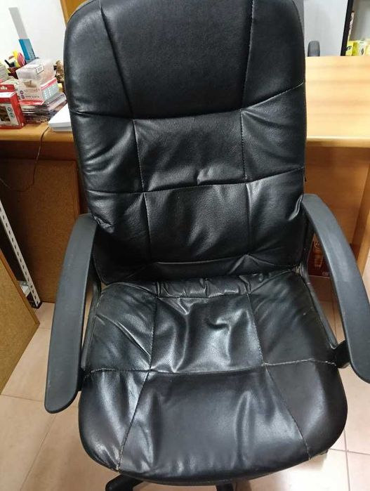 Cadeira de escritório ou quarto de cor preta