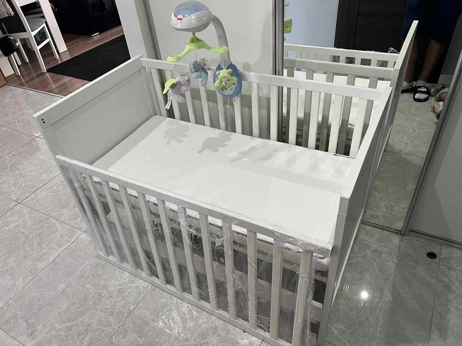 IKEA SUNDVIK Łóżeczko dziecięce + materac + karuzela Fisher Price