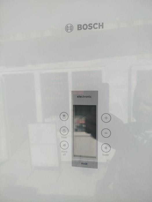 Холодильник Bosch скляний фасад