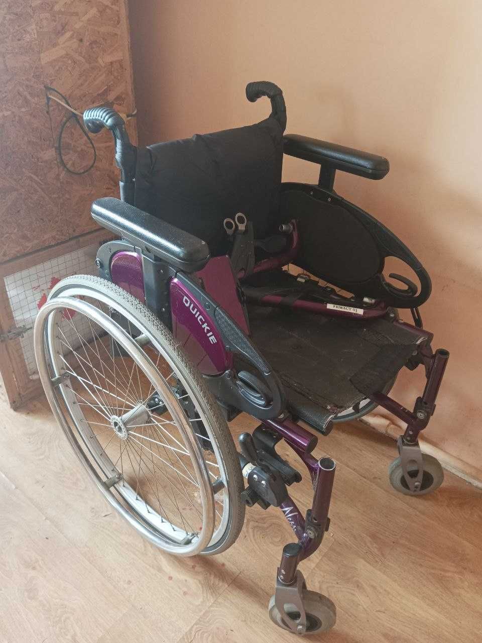 Продается спортивная облегченная инвалидная коляска QUICKIE