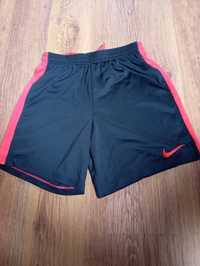 Spodenki chłopięce Nike Dri Fit 147-158 cm.